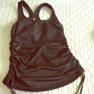 Black work out top, new balance, small